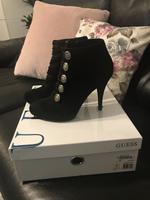 Guess Schuhe High Heels echtes Leder mit Knöpfen NP 210€ Nordrhein-Westfalen - Hagen Vorschau