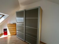 Ikea Pax Kleiderschrank mit Milchglass Schiebetüren Nordrhein-Westfalen - Hilden Vorschau
