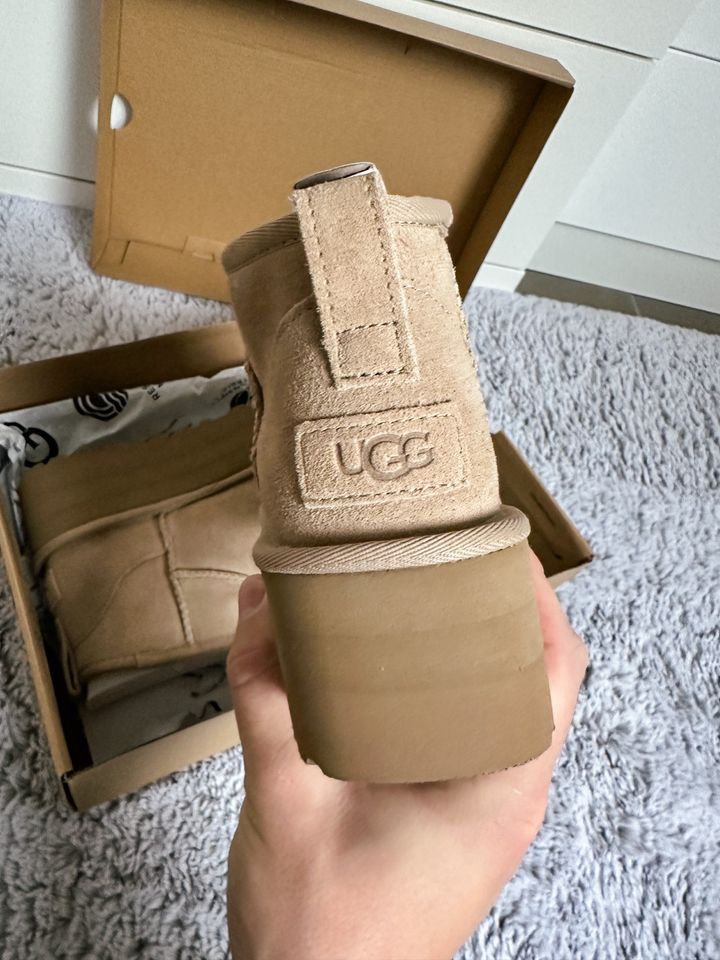 UGG Classic Ultra Mini Plateau Boots Beige Sand 39 in Köln
