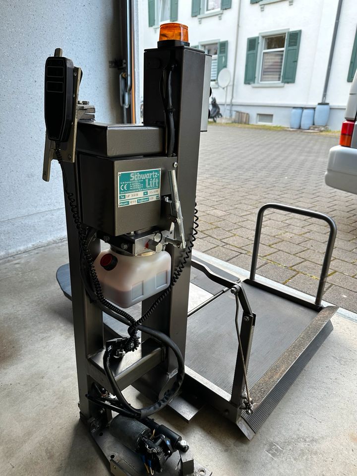 Rollstuhl-Schwenklift SF 350 || in Lörrach