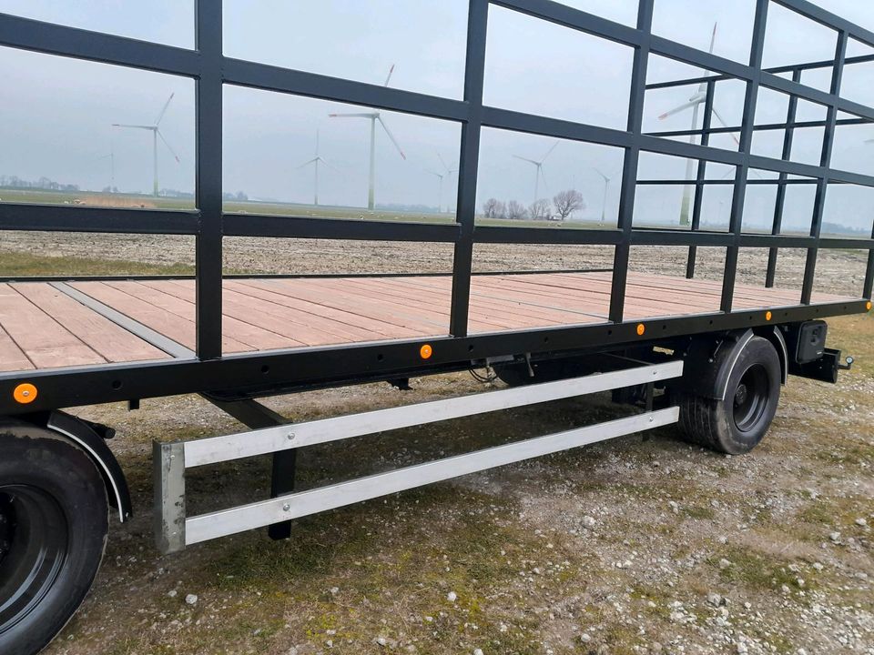 Ballenwagen Strohanhänger Kartoffelkisten Plattform Tinyhouse in Wesselburen