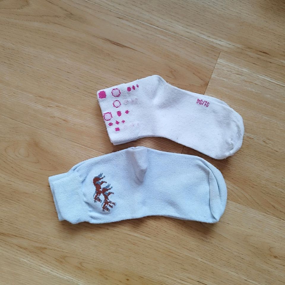 Set Socken, Kniestrümpfe, Hüttenschuhe Hello Kitty,Eulen, Koala in Neukirchen/Erzgeb