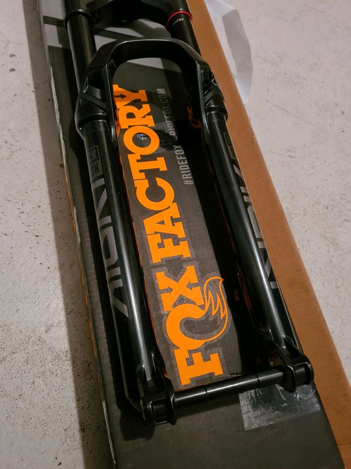 Neu Rock Shox Lyrik DebonAir 29“160 44mm Boost 15x110 Federgabel in Freising