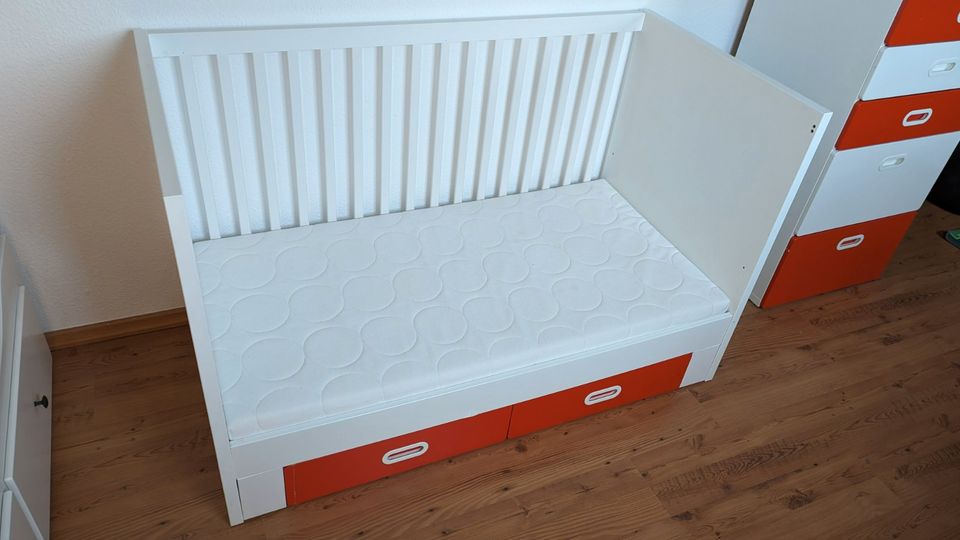 Babybett mit Matratze - IKEA Stuva und IKEA Skönast in Magdeburg