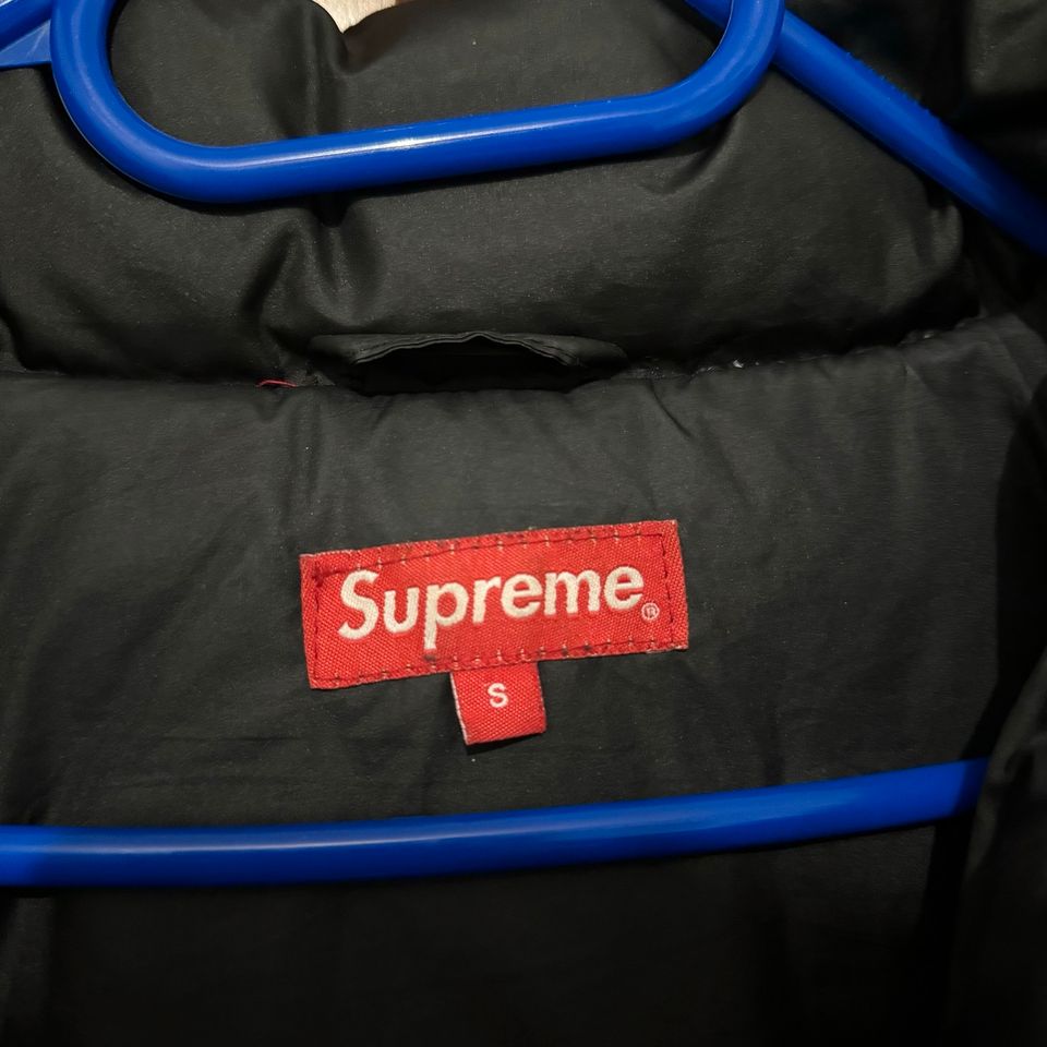 Supreme Bonded Logo Down Puffer Jacket S in Karlsruhe