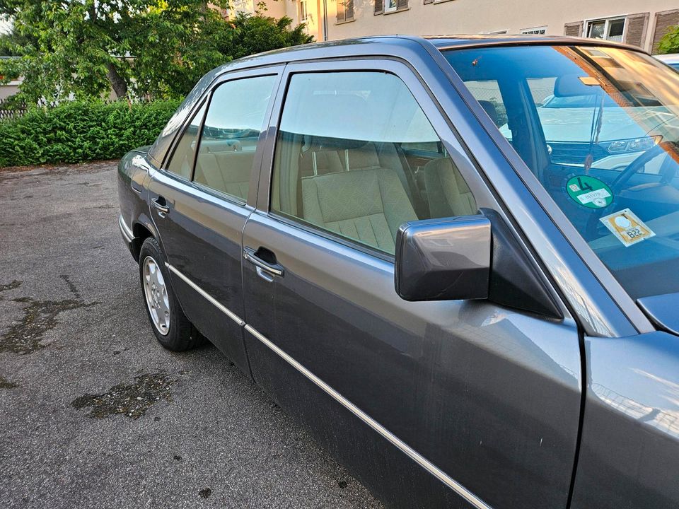 Mercedes Benz 220E W124 in Stuttgart