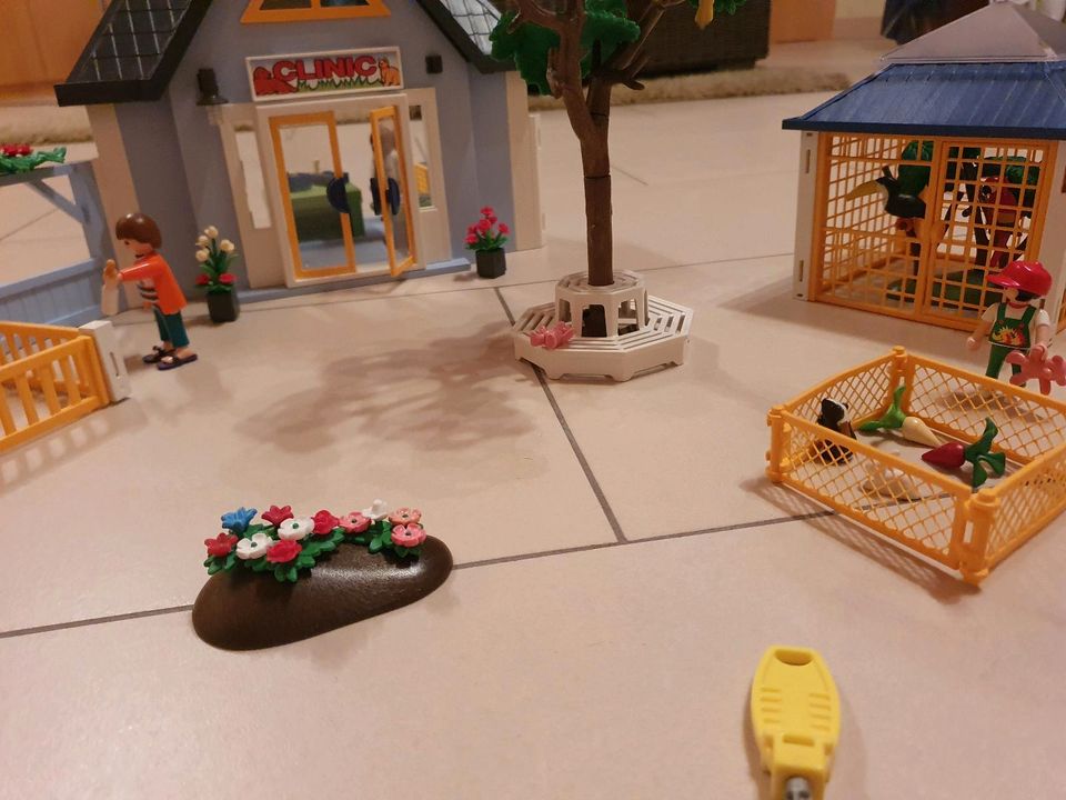 Playmobil Tierklinik Spielzeug Haus Tiere in Sonnenbühl