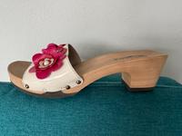 SOFTCLOX Pantoletten Lackleder weiß Blumenbesatz NEU 40 Bayern - Ingolstadt Vorschau