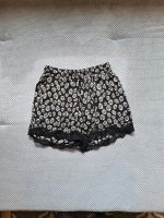 Shorts mit Blumenmuster Nordrhein-Westfalen - Espelkamp Vorschau