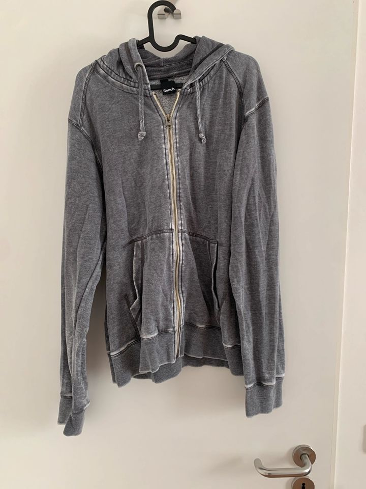 Bench grau Strickjacke L Jacke dünn in Langenfeld