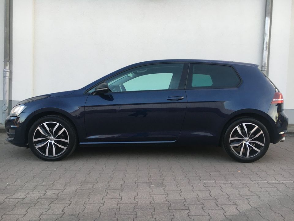 Volkswagen Golf 7 2.0 TDI Euro 6 Leder Navi Xenon 17" Alu in Hamburg