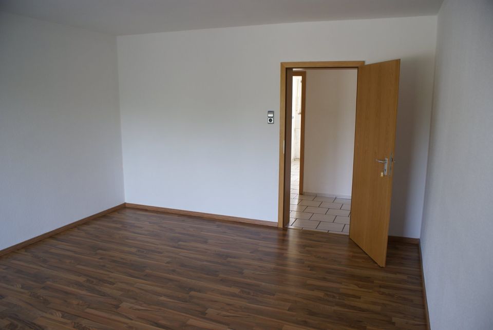 Renovierte 3,5 Zimmer-EG-Wohnung mit Südbalkon in DO-Kirchlinde in Dortmund