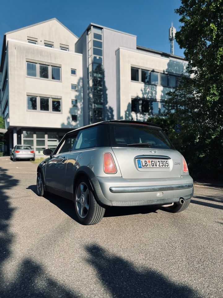 Mini Cooper R50 1,6 - SHZ, Klimaautomatik, TÜV 01/25 in Stuttgart