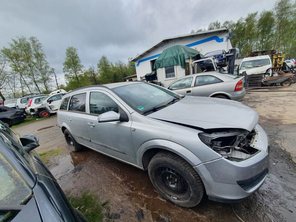 Opel Astra H Schlachtfest Ersatzteile Einzelteile Grau Z157 Bj.05 in Bremervörde