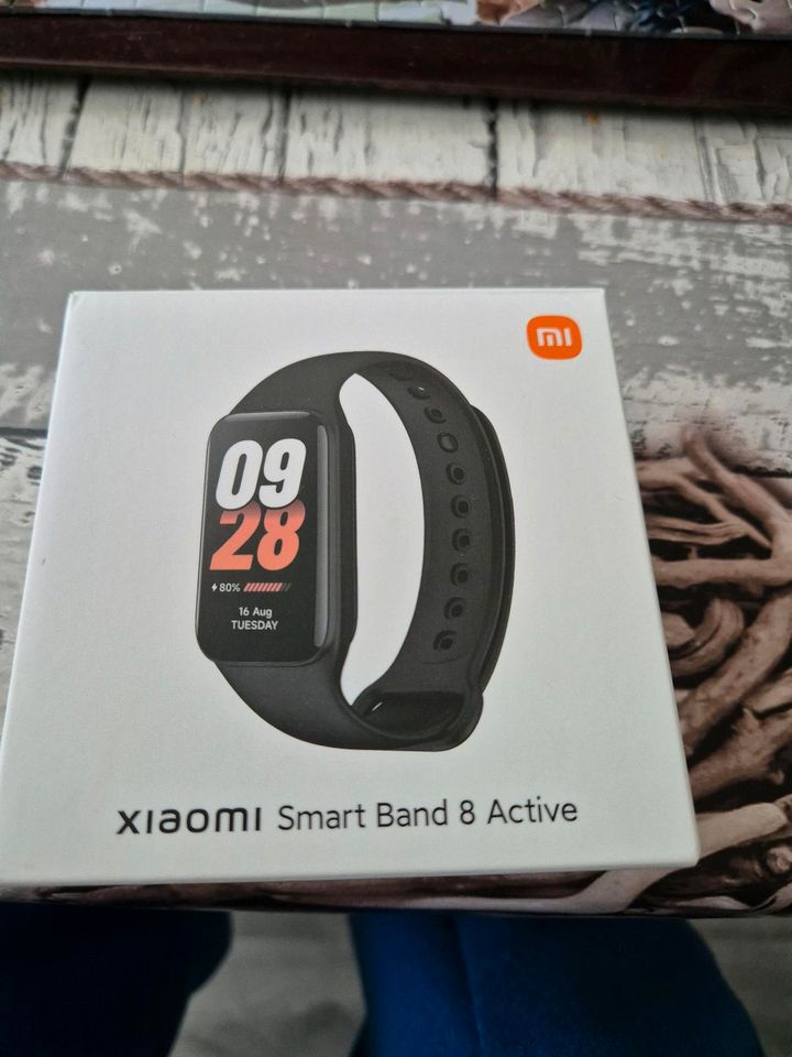 Xiaomi Smart  Band 8 Active in Erfurt