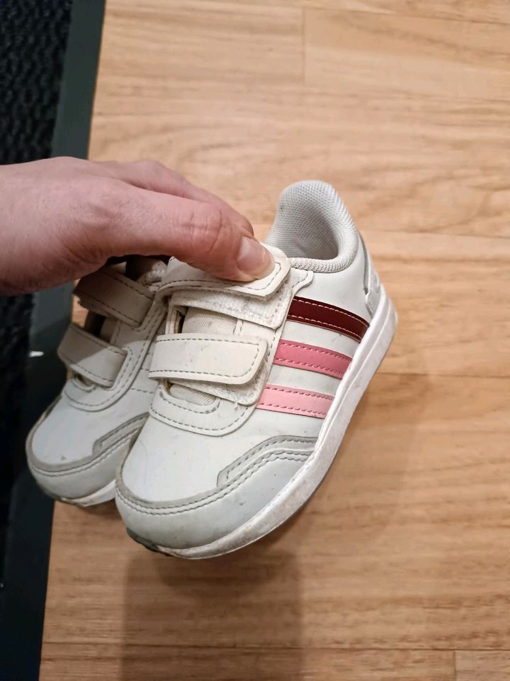 Mädchen Adidas Schuhe/ Sneaker in Bielefeld