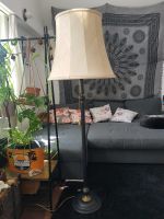 Antike vintage Stehlampe Schirmlampe Landhaus Upcycling Leselampe Hessen - Karben Vorschau