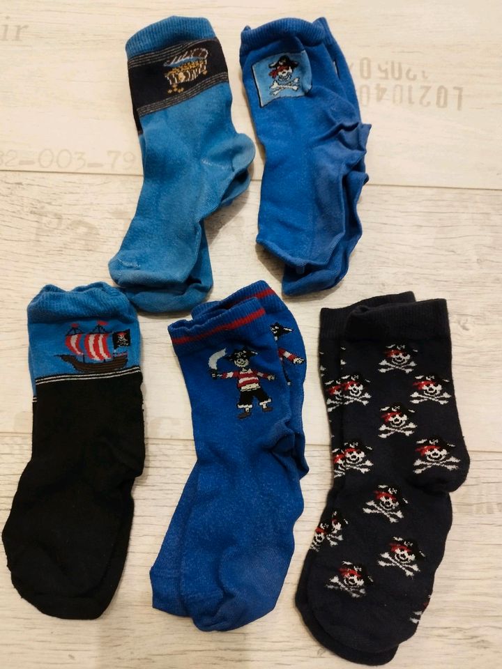 5 Paar Socken Strümpfe Gr 27-30 Piraten Schatz in Bayern - Altdorf bei  Nürnberg | Babykleidung Größe 92 kaufen | eBay Kleinanzeigen ist jetzt  Kleinanzeigen