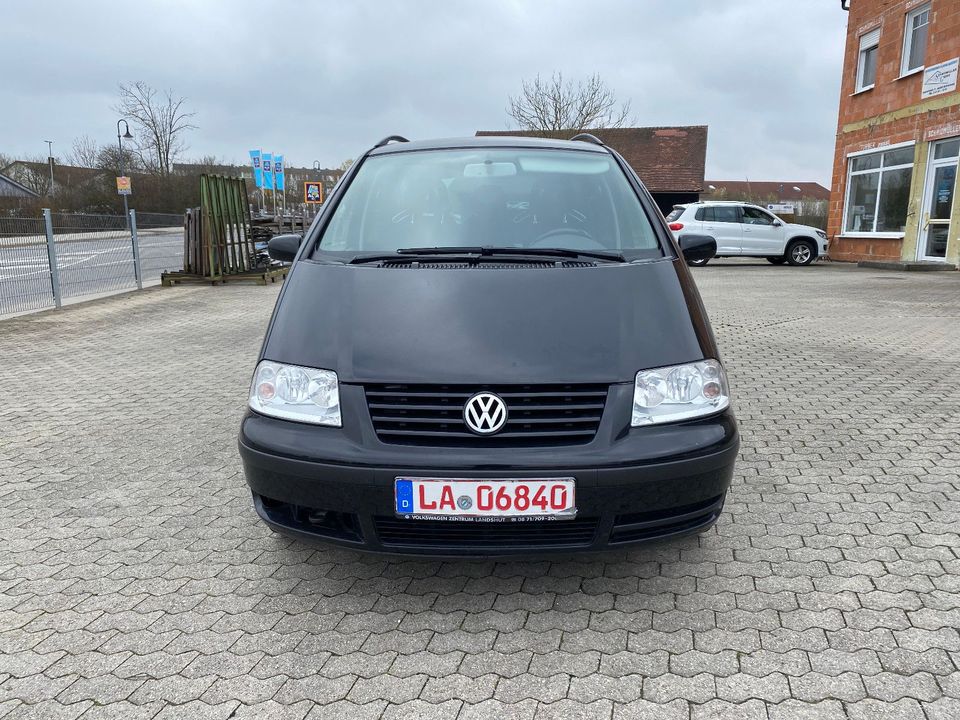 Volkswagen Sharan Comfortline Family-NAVI-7SITZER-TEMPOMAT- in Rottenburg a.d.Laaber