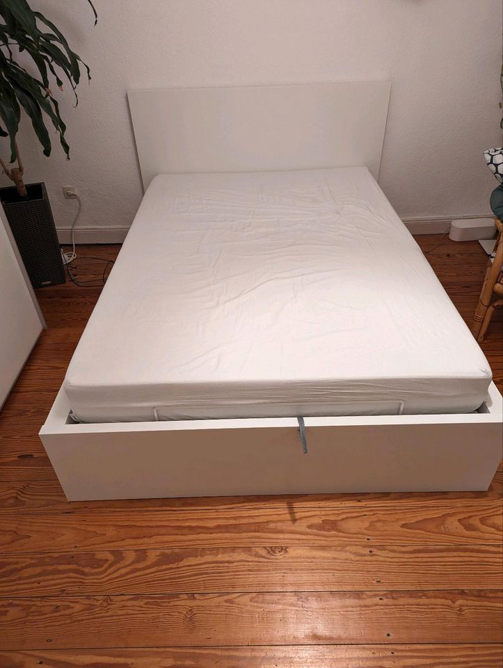 MALM Bett mit Aufbewahrung, weiß, 140x200 cm, mit Rückgaberecht in Hamburg