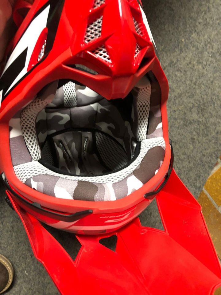 Progrip Helm Motorrad rot in Roßbach (Wied)