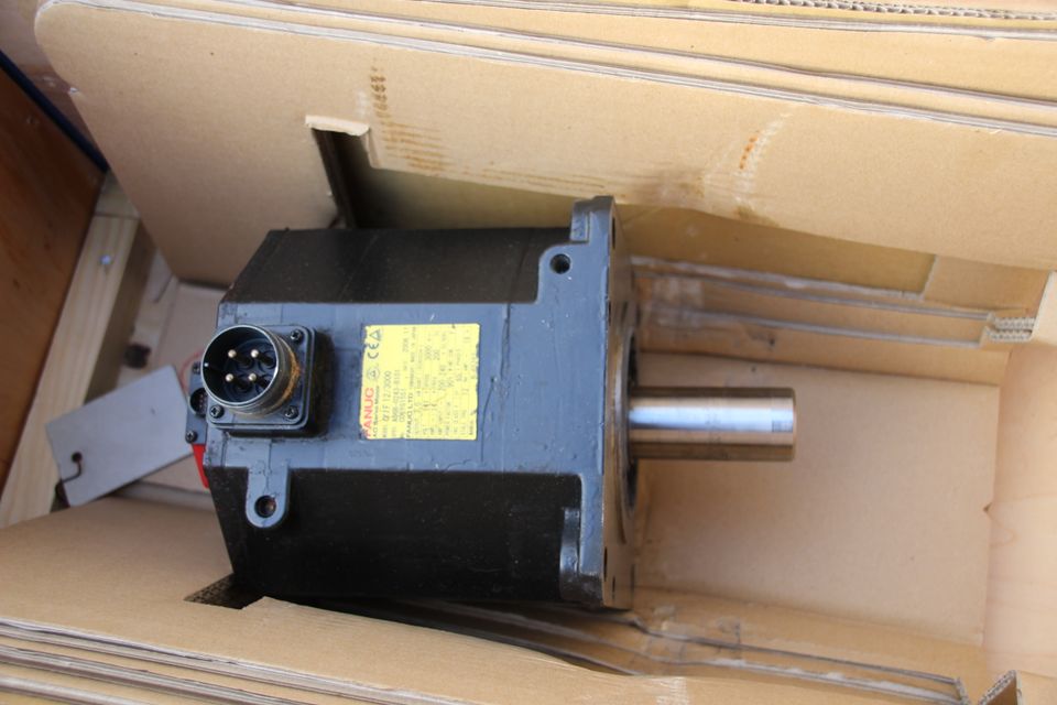 Servomotor Fanuc FANUC A06B-0243-B101 α i F12 / 3000 in Oftersheim