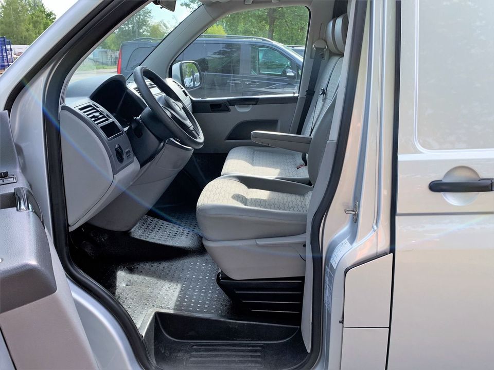 Volkswagen T5 Transporter 2.0 TDI 75kW 1HAND*Klima* in Berlin