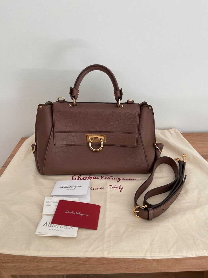 Salvatore Ferragamo Sofia Leder Handtasche Tasche Gancini Braun in Hamburg