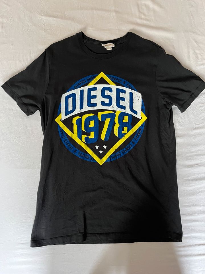 Herren TShirt Konvolut Größe M. Diesel, wemoto, Adidas. Y2K in Berlin