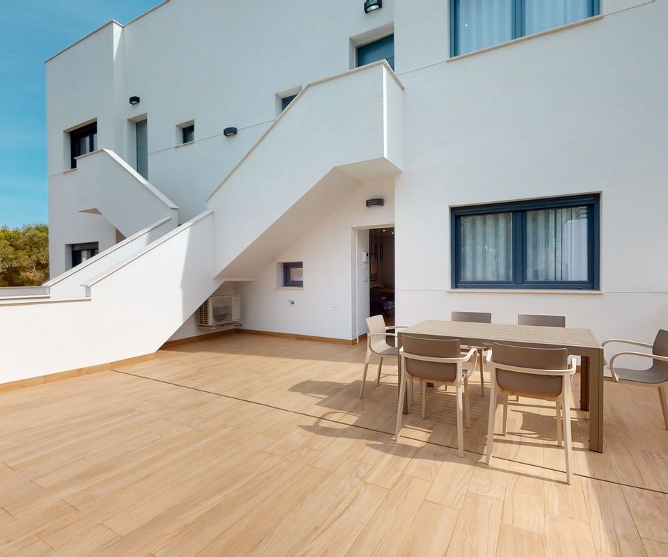 Moderne und neue Terrassenwohnung in Torrevieja in Köln