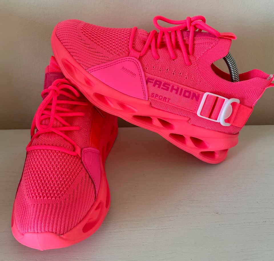 Coole Sneaker in neon Pink, Eyecatcher, Gr. 38! in Neumünster