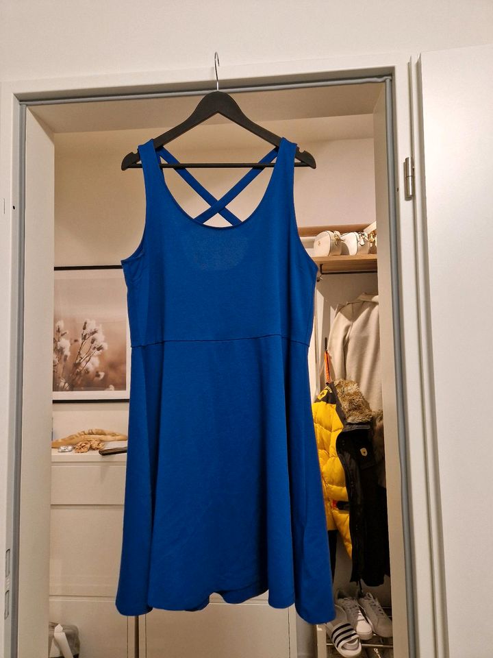 Blaues Kleid H&M XL in Hamburg