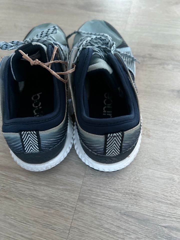 Adidas Schuhe in Zell unter Aichelberg