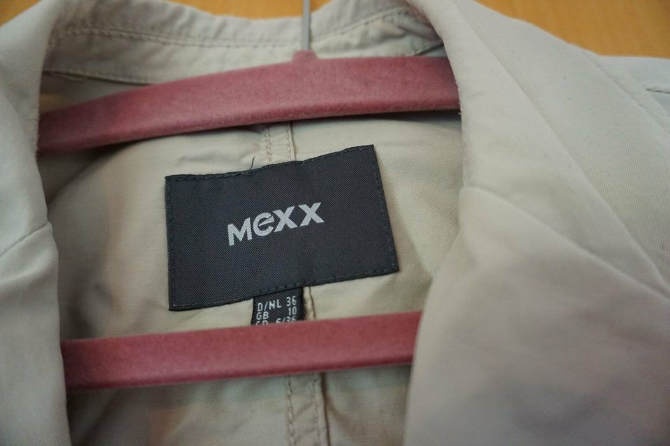 Leichter Blazer in beige von Mexx Gr. 36 mit floraler Stickerei in Berlin