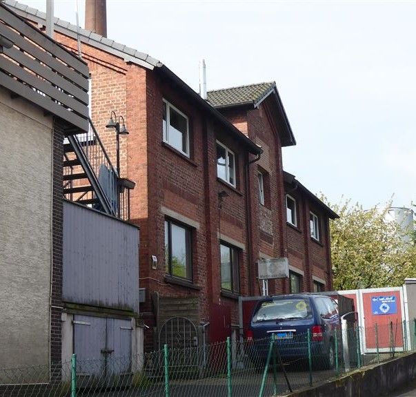 Massives Backsteingebäude, 350m² Gesamtfläche ausbaubar. Ruhig, verkehrsgünstig So-Mitte - Faktor 19 in Solingen