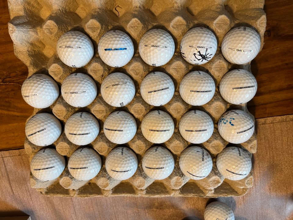 49 Golfbälle von Wilson: Model, triad Professional, Fundstücke in Arnsberg