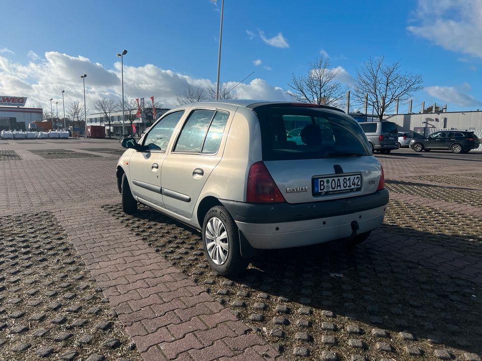 Renault Clio 1.4 Benzin in Berlin