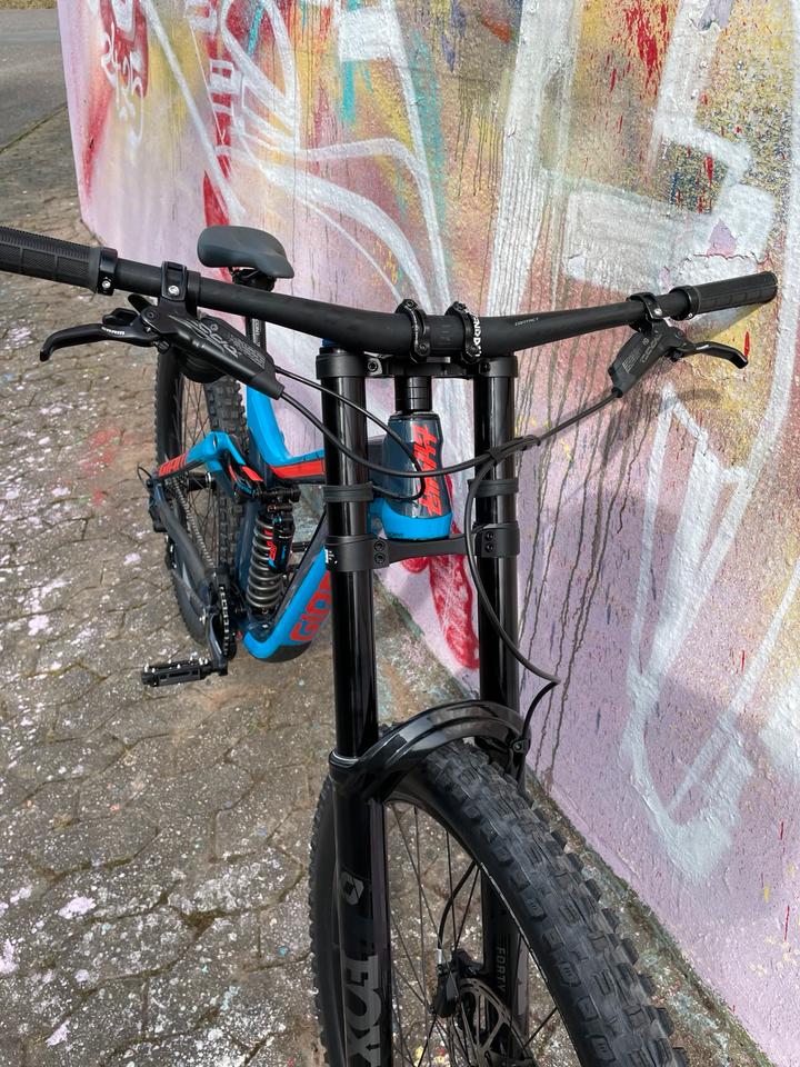 Giant Glory L Mullet 29/27,5Zoll  FOX Downhill Rad Neuaufbau in Wiesbaden