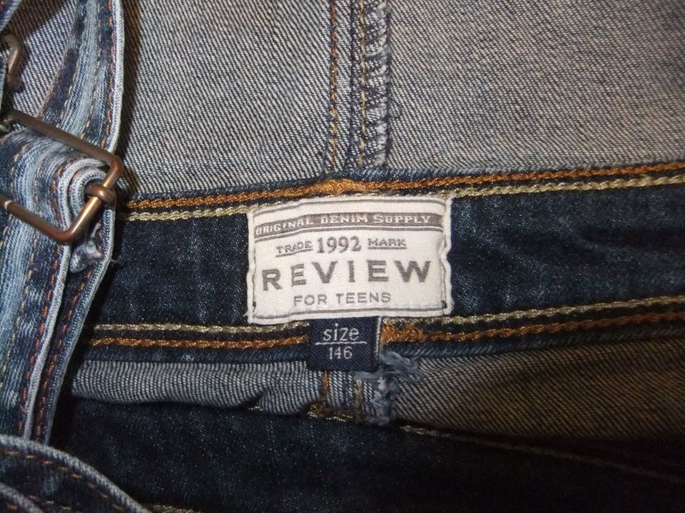 Kurze Jeans-Latzhose von REVIEW in Gr. 146 in Frankfurt am Main