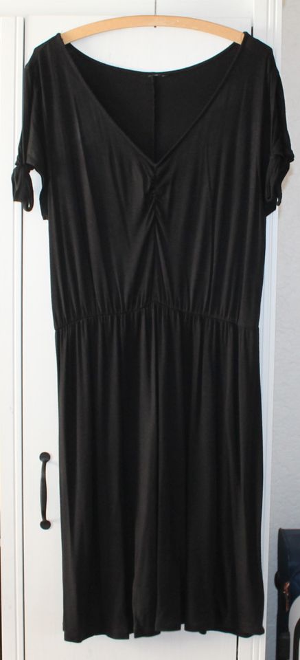 Shirt Kleid schwarz Taille mit Gummizug Gr.42 44 46 48 in Dautphetal