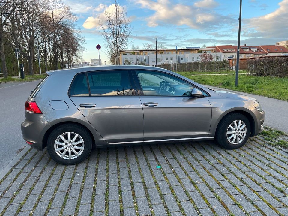 Volkswagen VW Golf VII - 122 PS (Golf 7) in Ludwigsburg