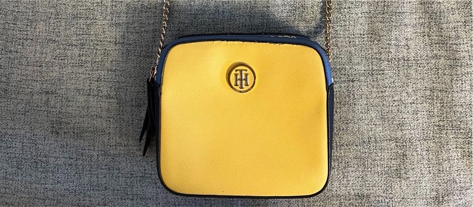 Tommy Hilfiger Handtasche mit goldener Kette. in Buxtehude