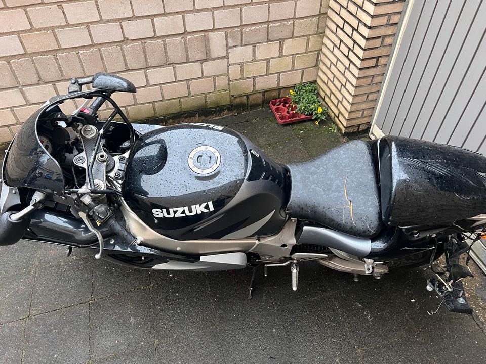 Suzuki GSXR 750 Schlachtfest Ersatzteile Einspritzer Sportauspuff in Bedburg