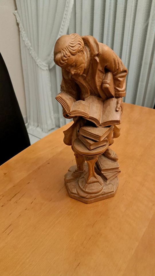 Holz Skulptur Bücherwurm in Hainburg