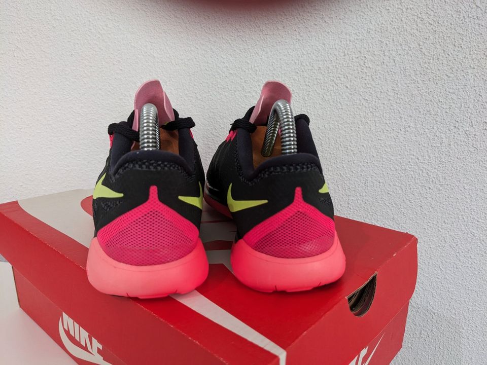 NIKE FREE RUN 5.0 Sneaker GR. 37,5 Sportschuhe schwarz pink in  Baden-Württemberg - Brackenheim | eBay Kleinanzeigen ist jetzt Kleinanzeigen