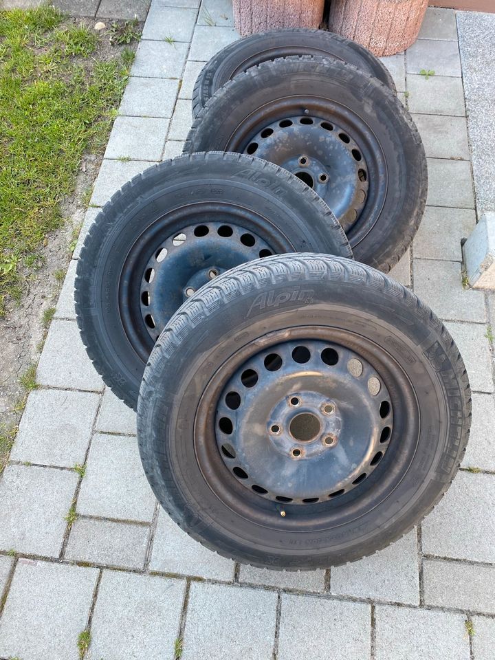 Winterreifen auf Stahlfelgen 195/65r15 in Ansbach