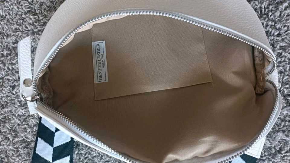 Umhängetasche Bauchtasche Damen Leder weiß neu in Burtenbach