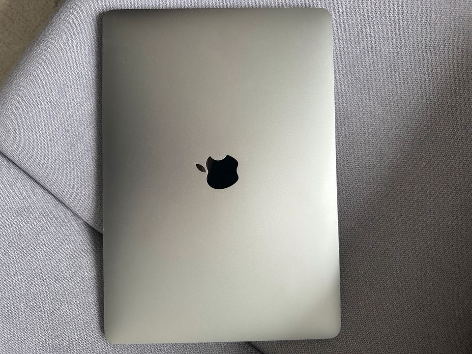 MacBook Pro 13” i7 32GB 1TB Festplatte A2251 2020 in München