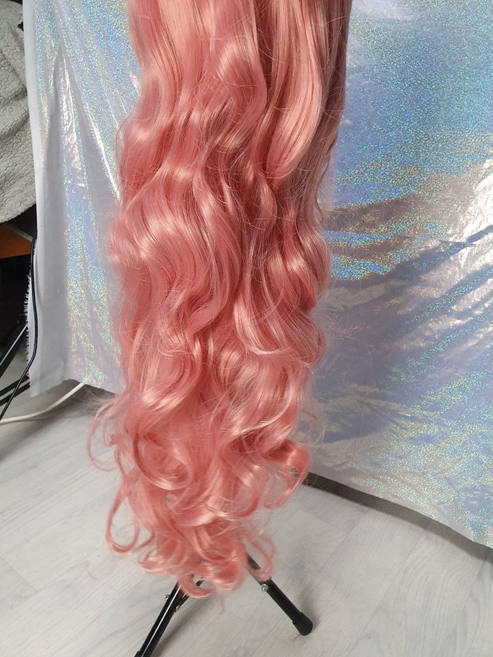 Perücke Wig Rosa Anime Manga Cosplay gewellt in Duisburg