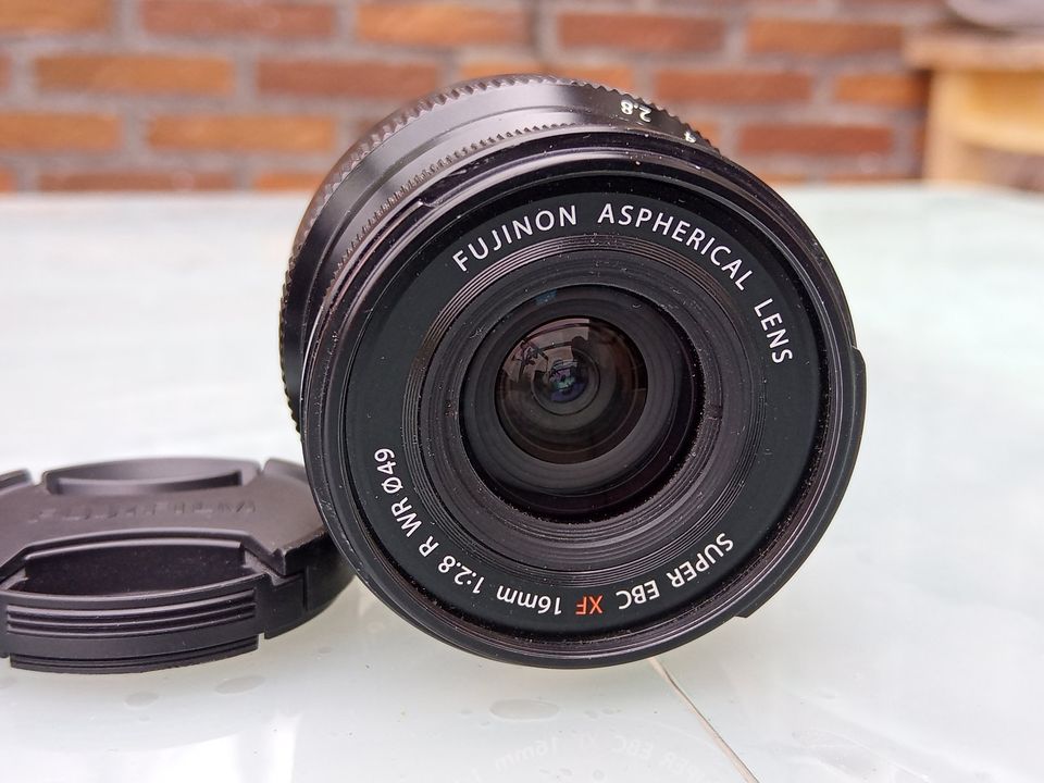 Fujifilm XF 16 mm/2,8 R WR schwarz Fuji in Herten
